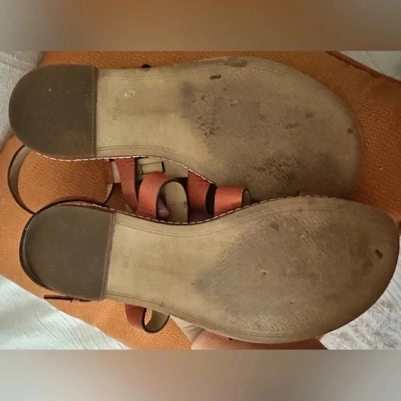 Michael Kors Fallon Flat Gladiator Sandal - Picture 5 of 6